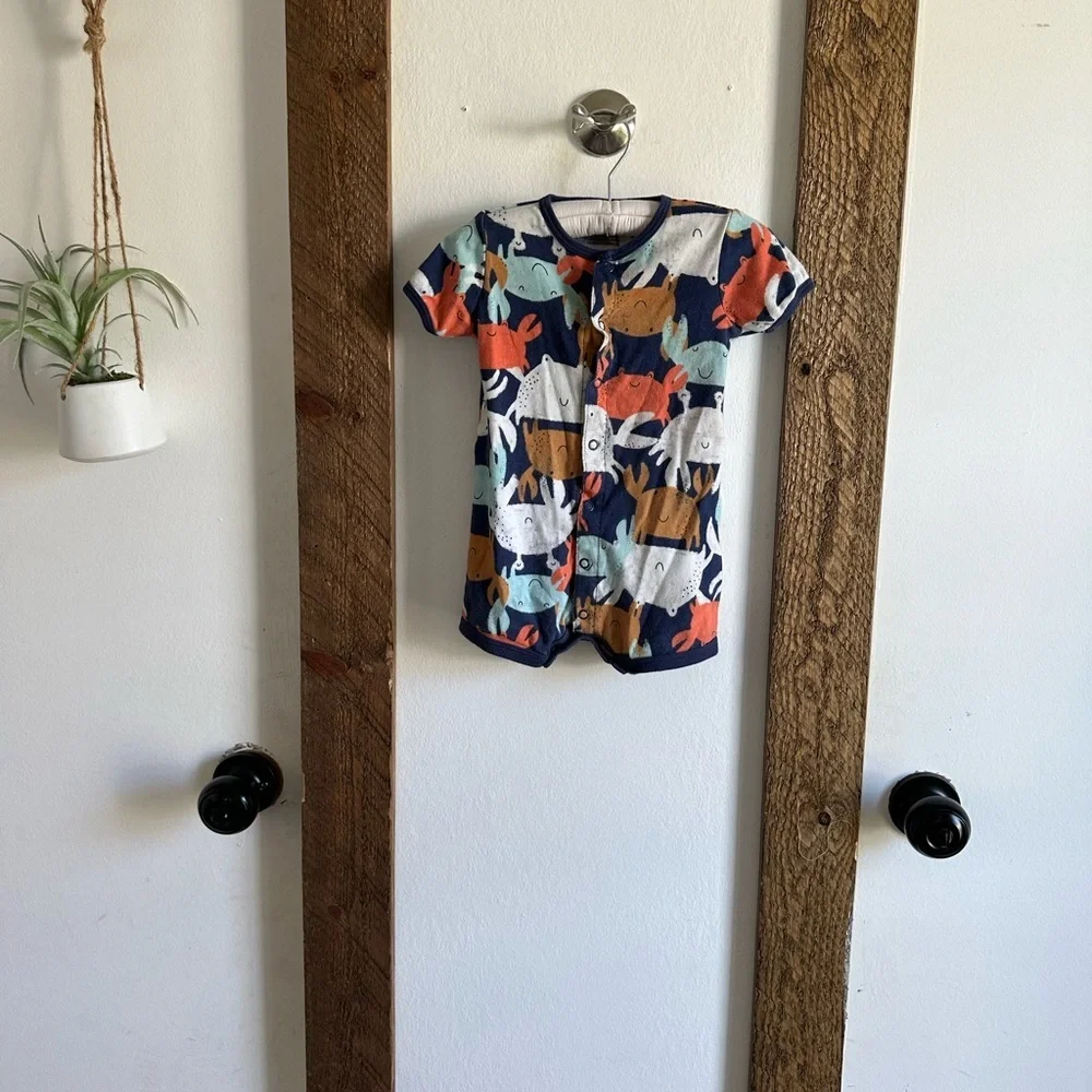 Carter’s 12 Months Baby Boy Vibrant Crab Button Down Romper Super cute